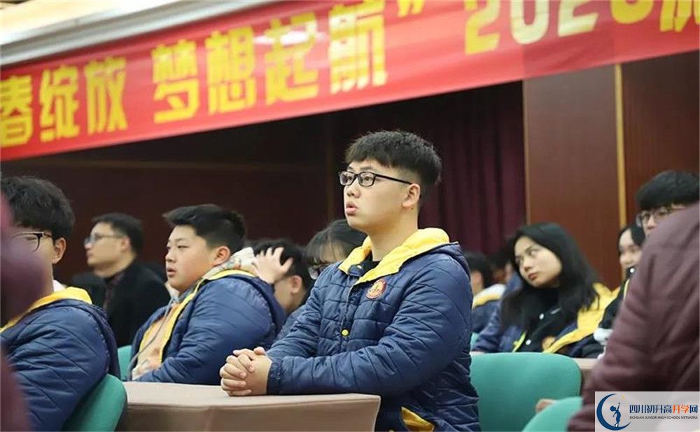 成都西雅美途外國語聯(lián)合學(xué)校2020年外地生學(xué)費是多少？