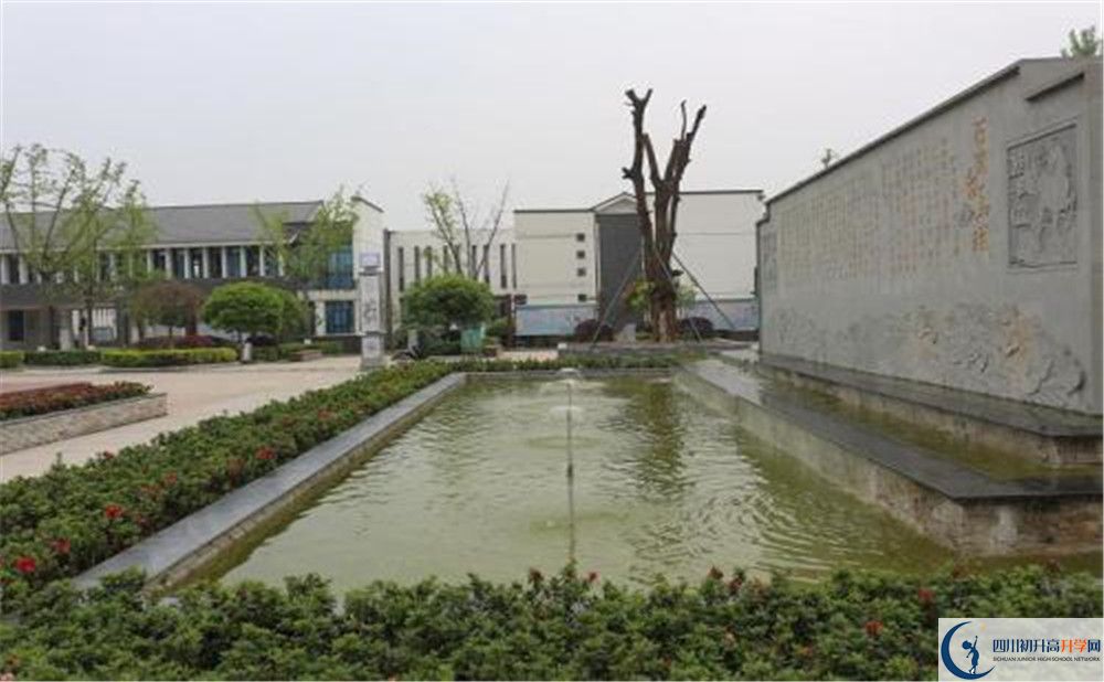 石室白馬中學(xué)的高中住宿怎么樣？