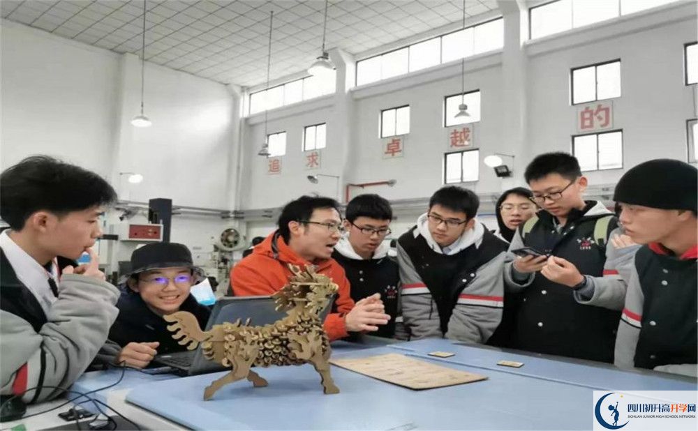 成都新津?yàn)槊鲗W(xué)校2020年外地生學(xué)費(fèi)是多少？