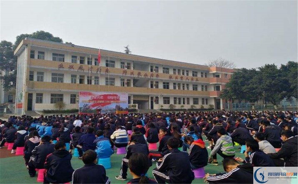 新都泰興中學(xué)是私立還是公立學(xué)校？