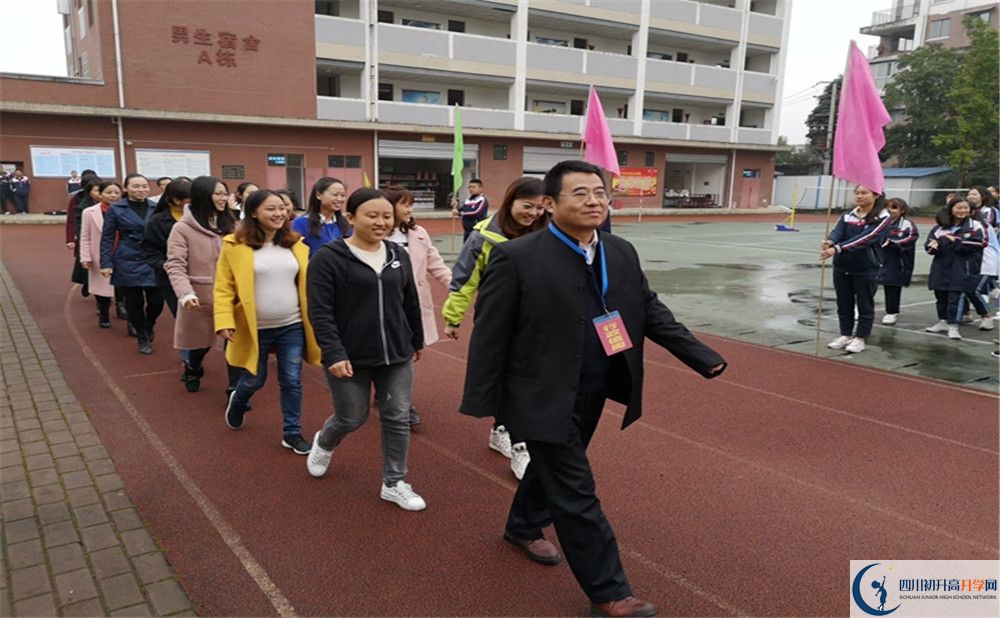 都江堰育才學(xué)校平行班與實(shí)驗班差多少？