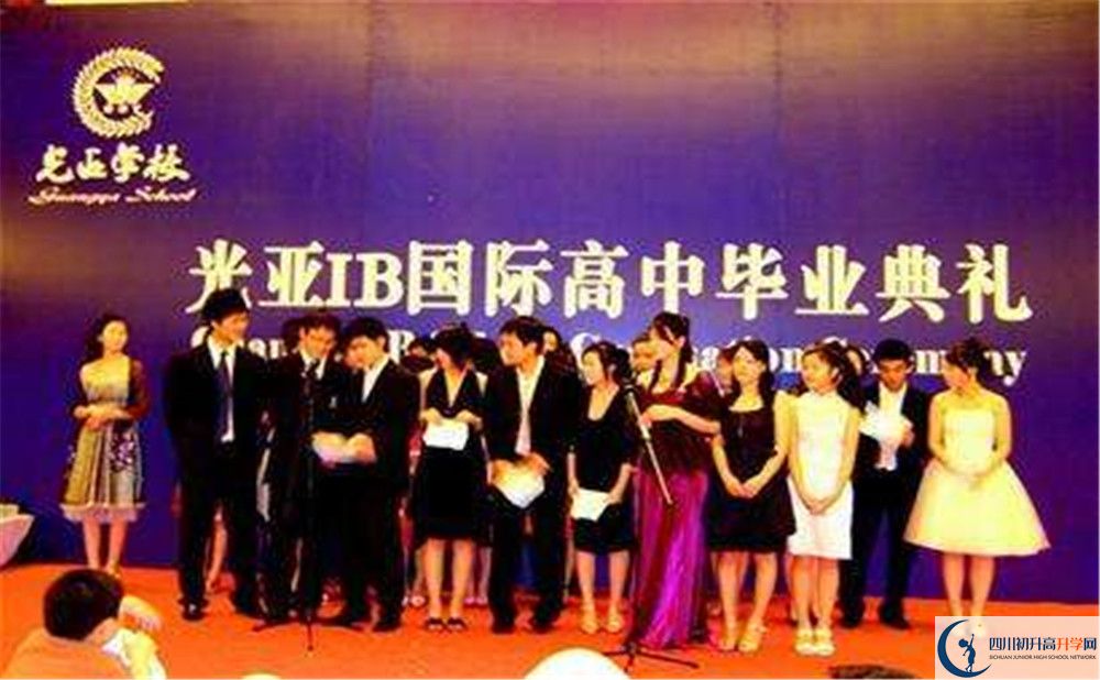 光亞學(xué)校平行班與實(shí)驗(yàn)班差多少？