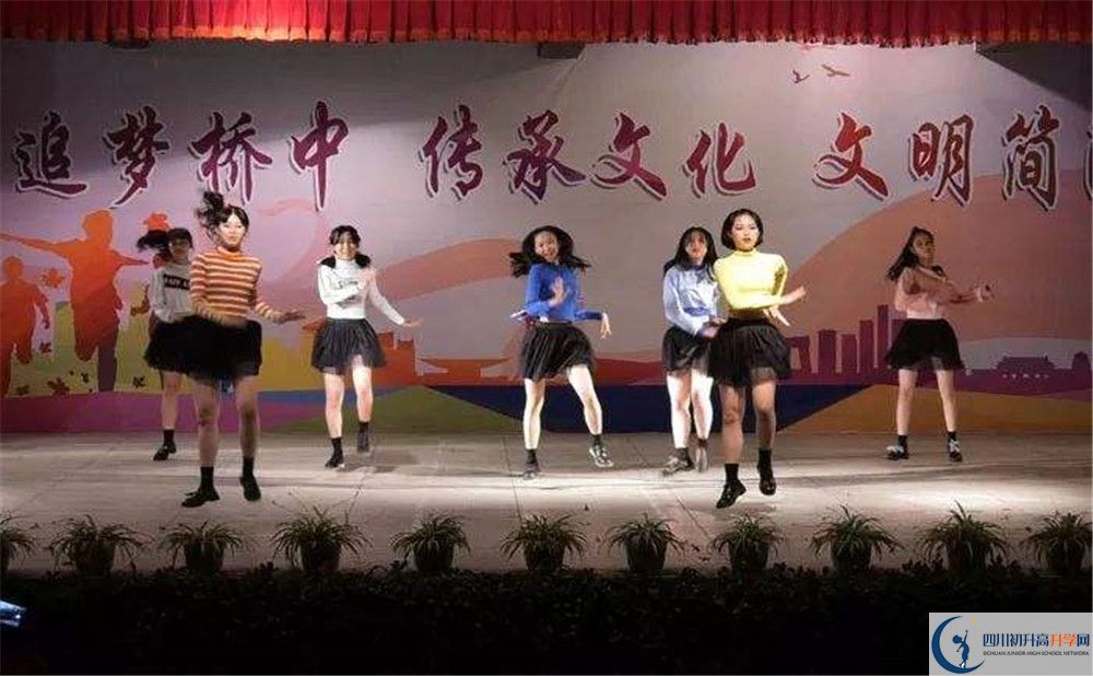 簡(jiǎn)陽(yáng)石橋中學(xué)平行班與實(shí)驗(yàn)班差多少？