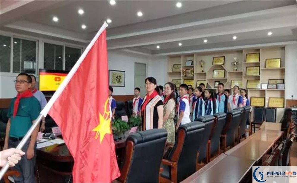 成都三十六中是重點(diǎn)中學(xué)嗎？