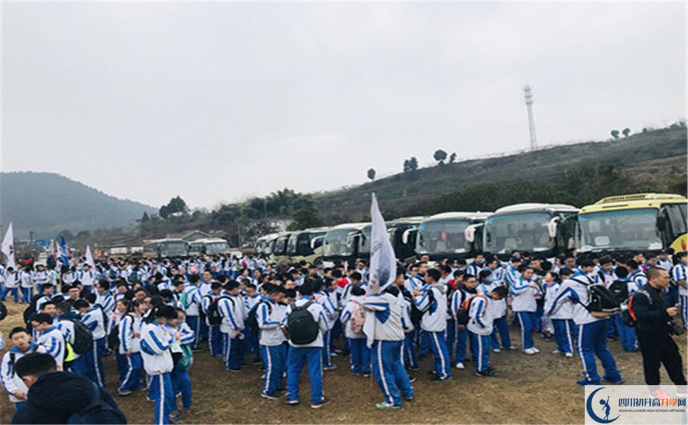 成都七中八一學校是重點中學嗎？