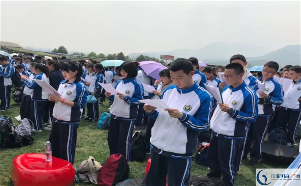 成都列五中學實驗班人數(shù)是多少？