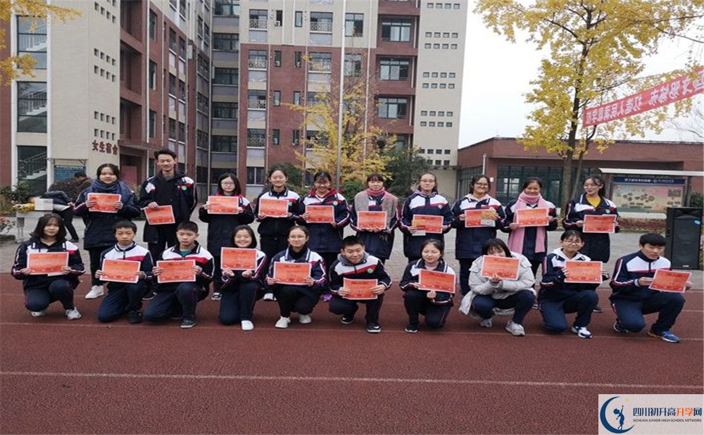 都江堰育才學校實驗班人數(shù)是多少？