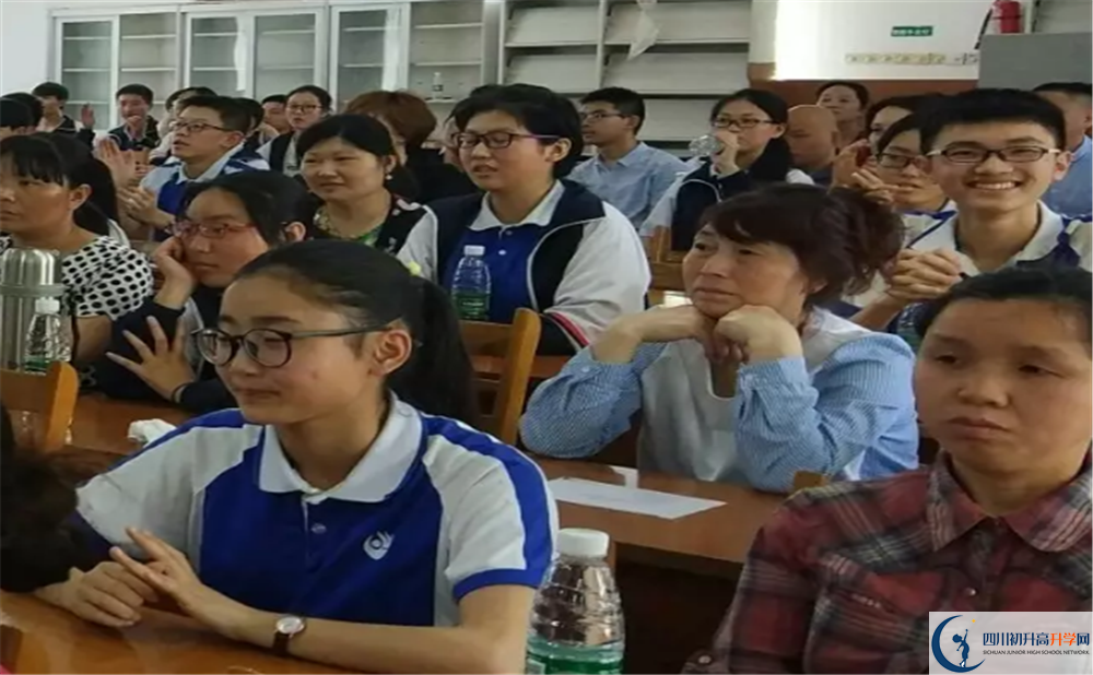 郫縣三中是私立收費(fèi)嗎？