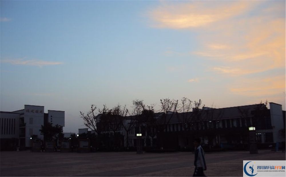 石室白馬中學(xué)高中平行班怎么樣？