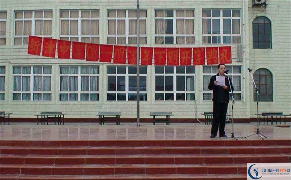 新津中學(xué)實驗班人數(shù)是多少？