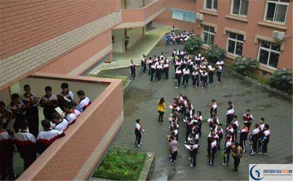 成都西川中學實驗班學費貴嗎？