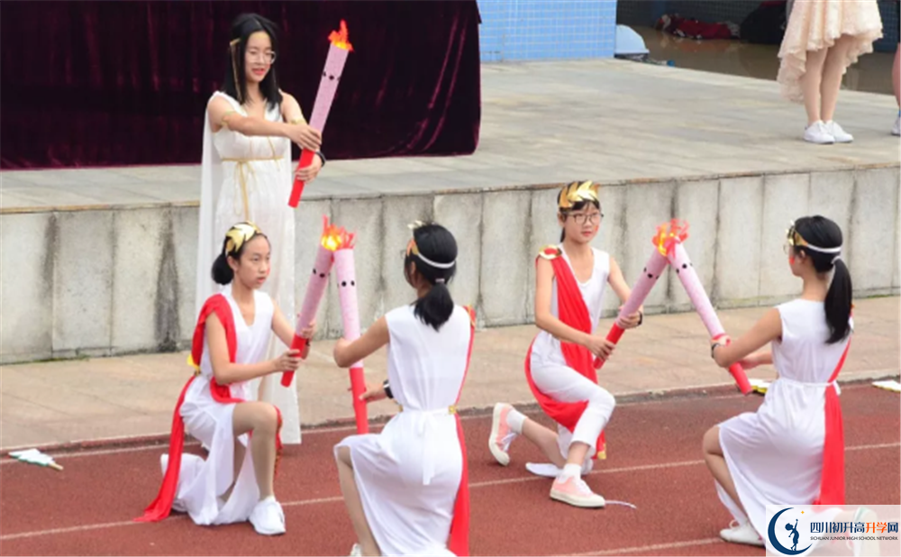 成都市泡桐樹中學(xué)與成都七中實驗學(xué)校哪一個好？