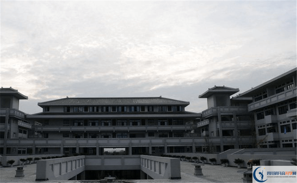 成都石室中學(xué)北湖校區(qū)與成都七中實驗學(xué)校哪一個好？