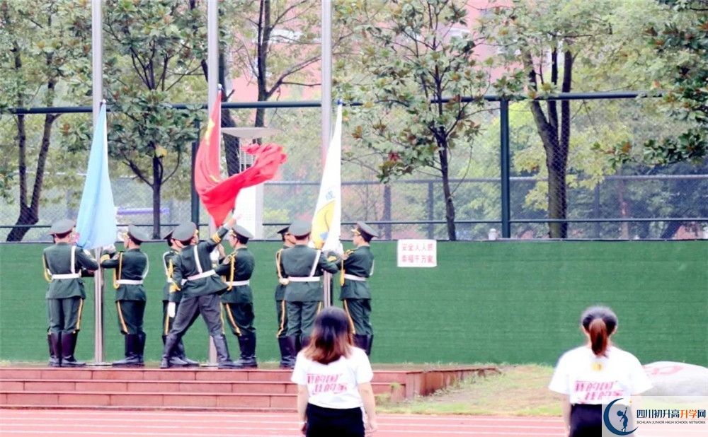 香城中學(xué)實(shí)驗(yàn)班學(xué)費(fèi)貴嗎？