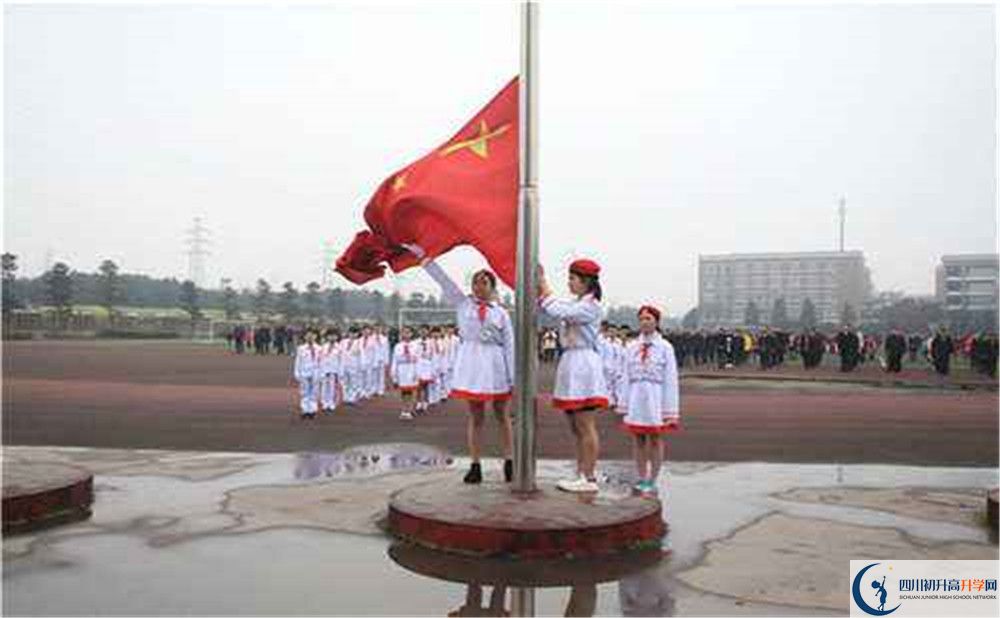 成都新津?yàn)槊鲗W(xué)校實(shí)驗(yàn)班學(xué)費(fèi)貴嗎？