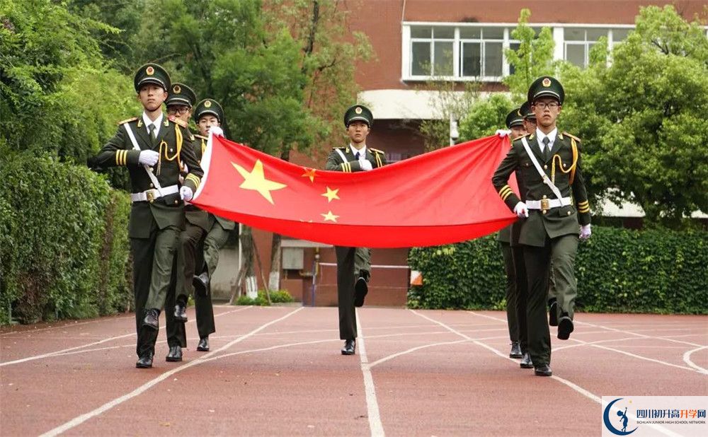成都七中八一學(xué)校在校學(xué)生總?cè)藬?shù)是多少？