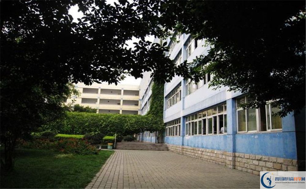 四川師范大學(xué)實驗外國語學(xué)校走讀生作息時間是怎樣的？