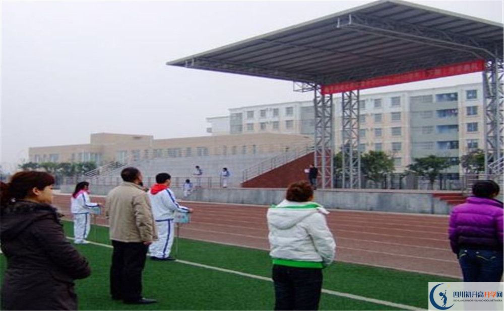 電子科技大學(xué)實(shí)驗(yàn)中學(xué)在校學(xué)生總?cè)藬?shù)是多少？