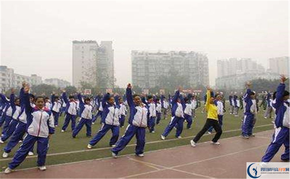 成都高新實驗中學(xué)在校學(xué)生總?cè)藬?shù)是多少？