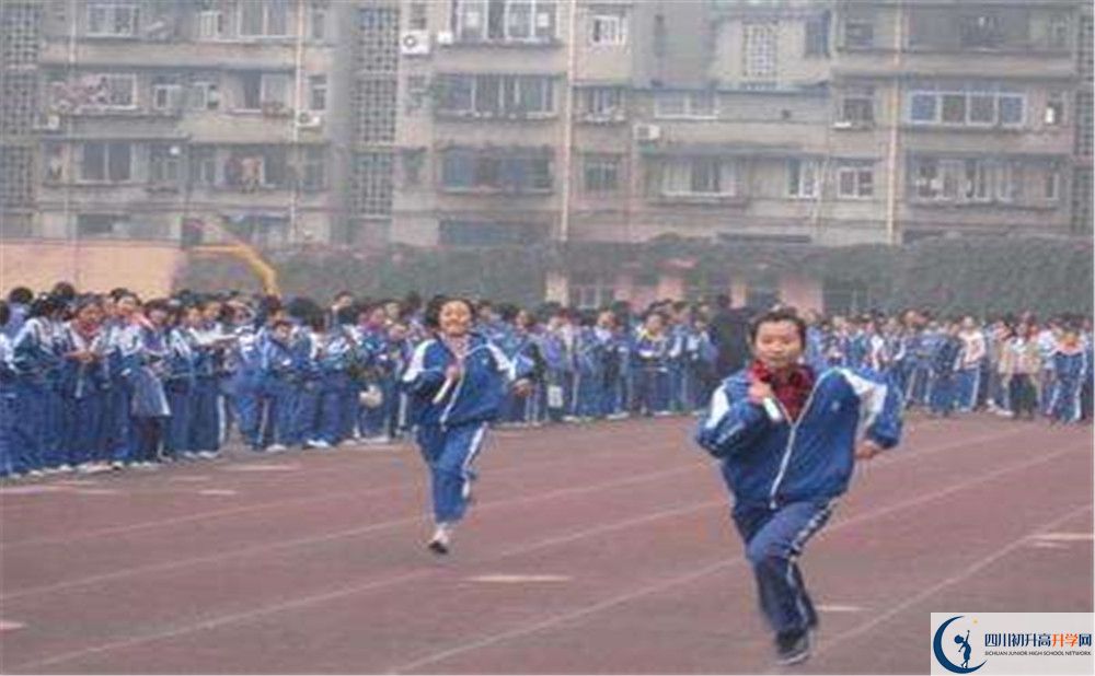 成都新世紀(jì)外國語學(xué)校在校學(xué)生總?cè)藬?shù)是多少？
