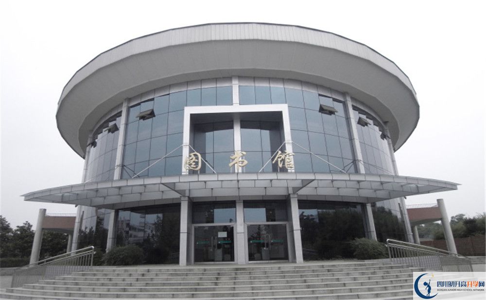 成都市龍泉中學補課嗎？
