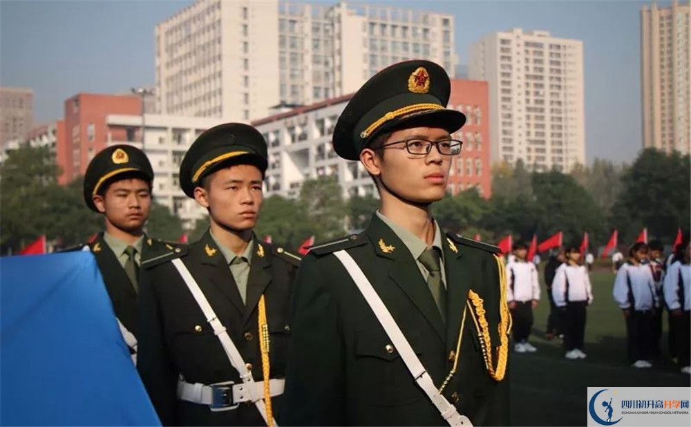 香城中學(xué)在校學(xué)生總?cè)藬?shù)是多少？