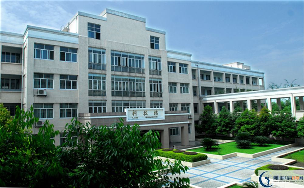 成都棠湖外國語學(xué)校在校學(xué)生總?cè)藬?shù)是多少？