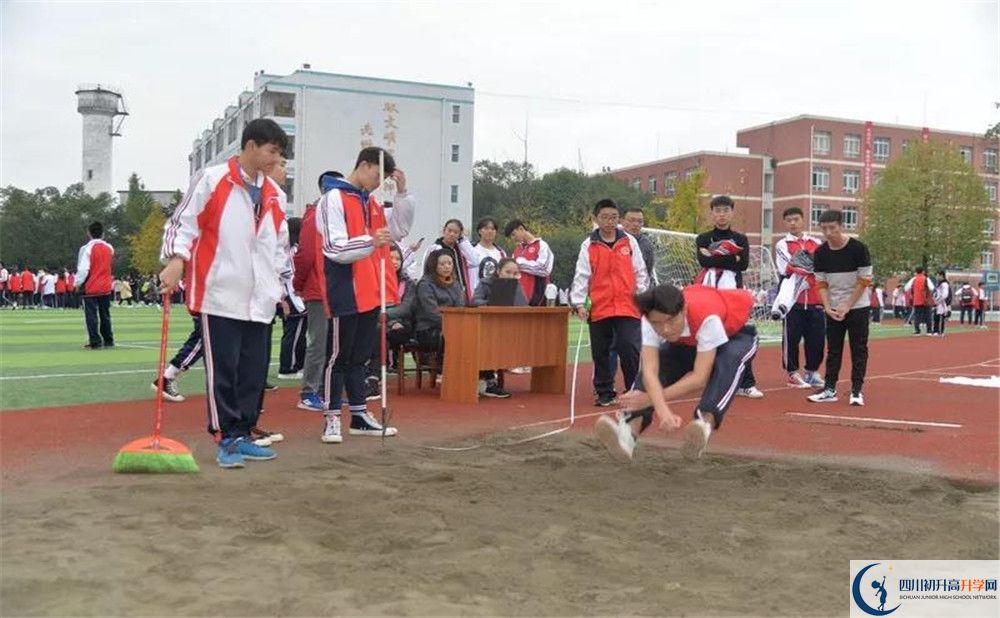 壽安中學(xué)在校學(xué)生總?cè)藬?shù)是多少？