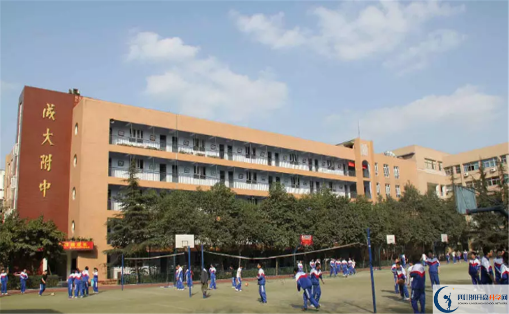 成都大學(xué)附屬中學(xué)軍訓(xùn)多久？
