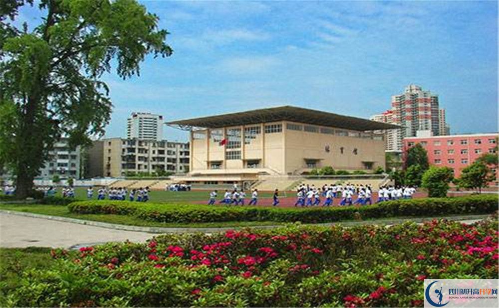 成都八中高中部位置在哪里？