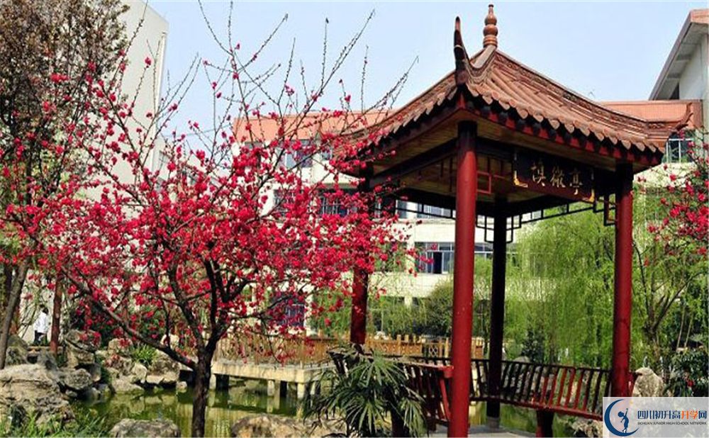 崇州市蜀城中學(xué)在哪里？