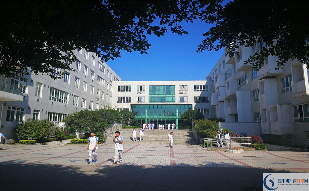 2020年成都市鐵路中學(xué)是國(guó)重嗎？